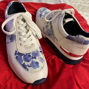 Michael Kors white & blue accent sneakers